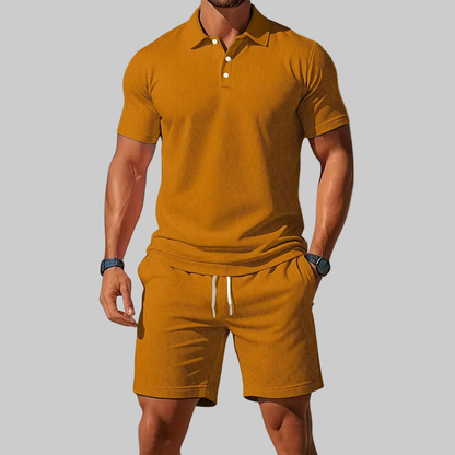 Casualowy letni zestaw z koszulą polo i luźnymi szortami